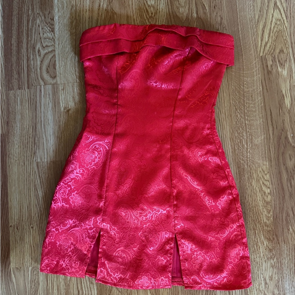 Elegant Red Strapless Dress